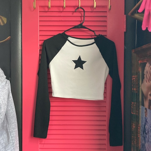 Romwe brand size medium star long sleeve top - Picture 1 of 5